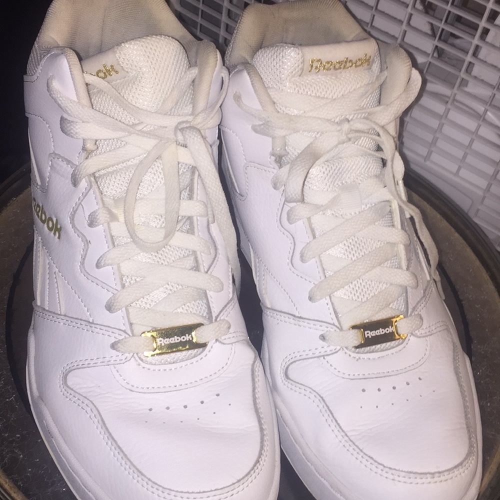 White and gold Reebok’s ❤️🔥